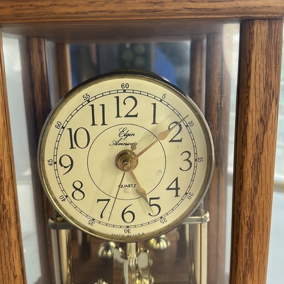 Mirror mantle clock works battery operated 12 inches tall - Picture 3 of 7